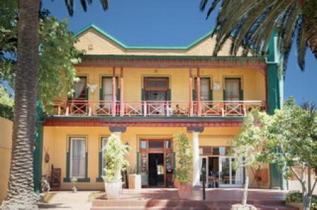 Ashanti Lodge in gardens